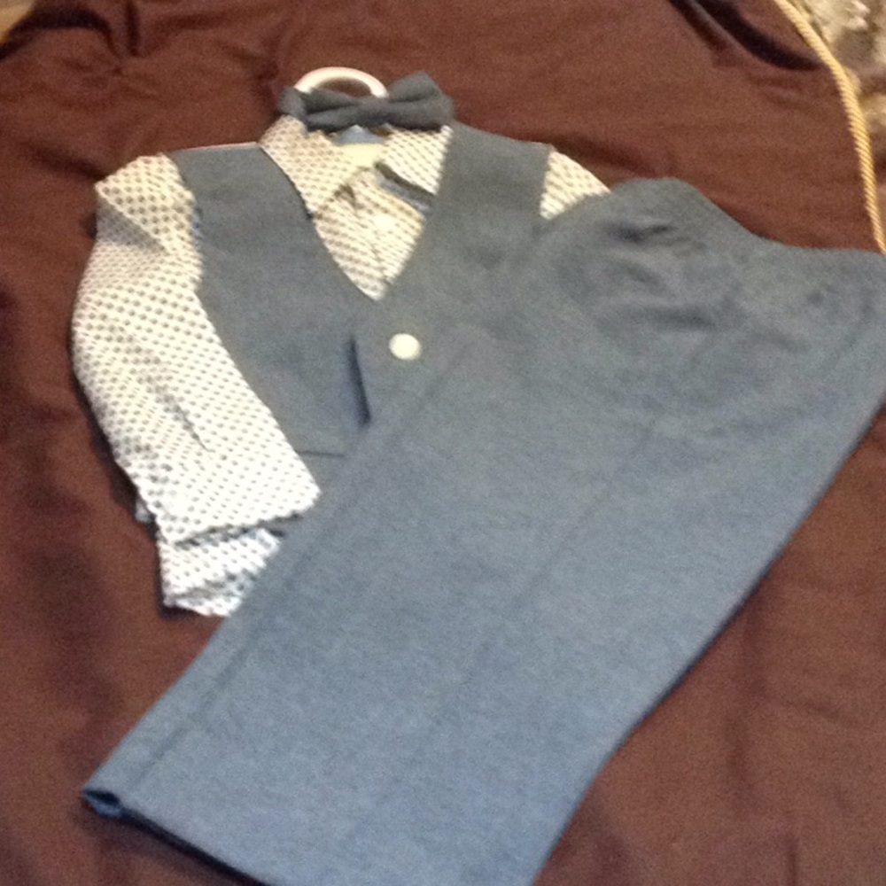 Boy toddler 4 piece set - Picture 1 of 1